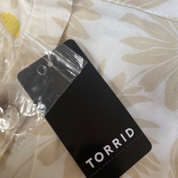 New with tags Torrid Daisy Double Gauze Ruffle Button
Front Tank Top - Picture 10 of 11